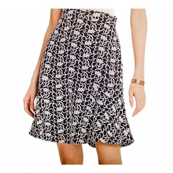 ANN TAYLOR  EMBROIDERED LACE PEPLUM SKIRT SZ 8P - Picture 1 of 4